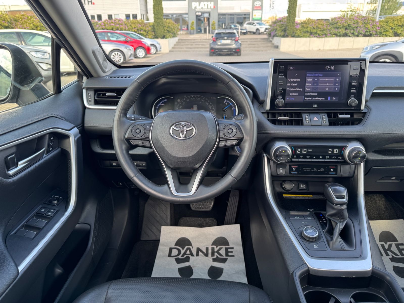 Toyota RAV 4 RAV4 Hybrid 4x4 Lounge - Samsaru's Car Outlet