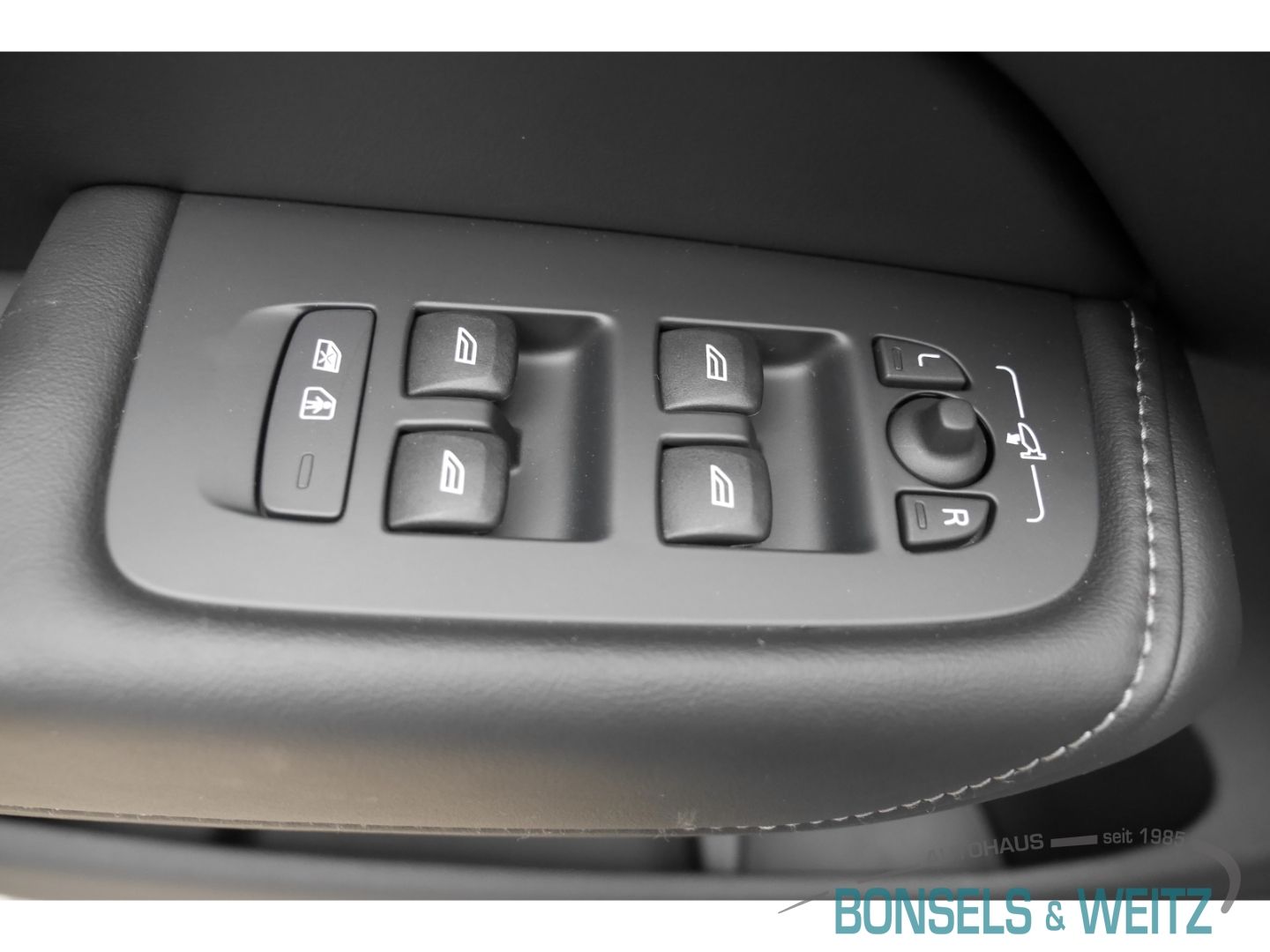 Volvo XC60 Ultra Dark Benzin EU6d B5 AWD MILD-HYBRID H