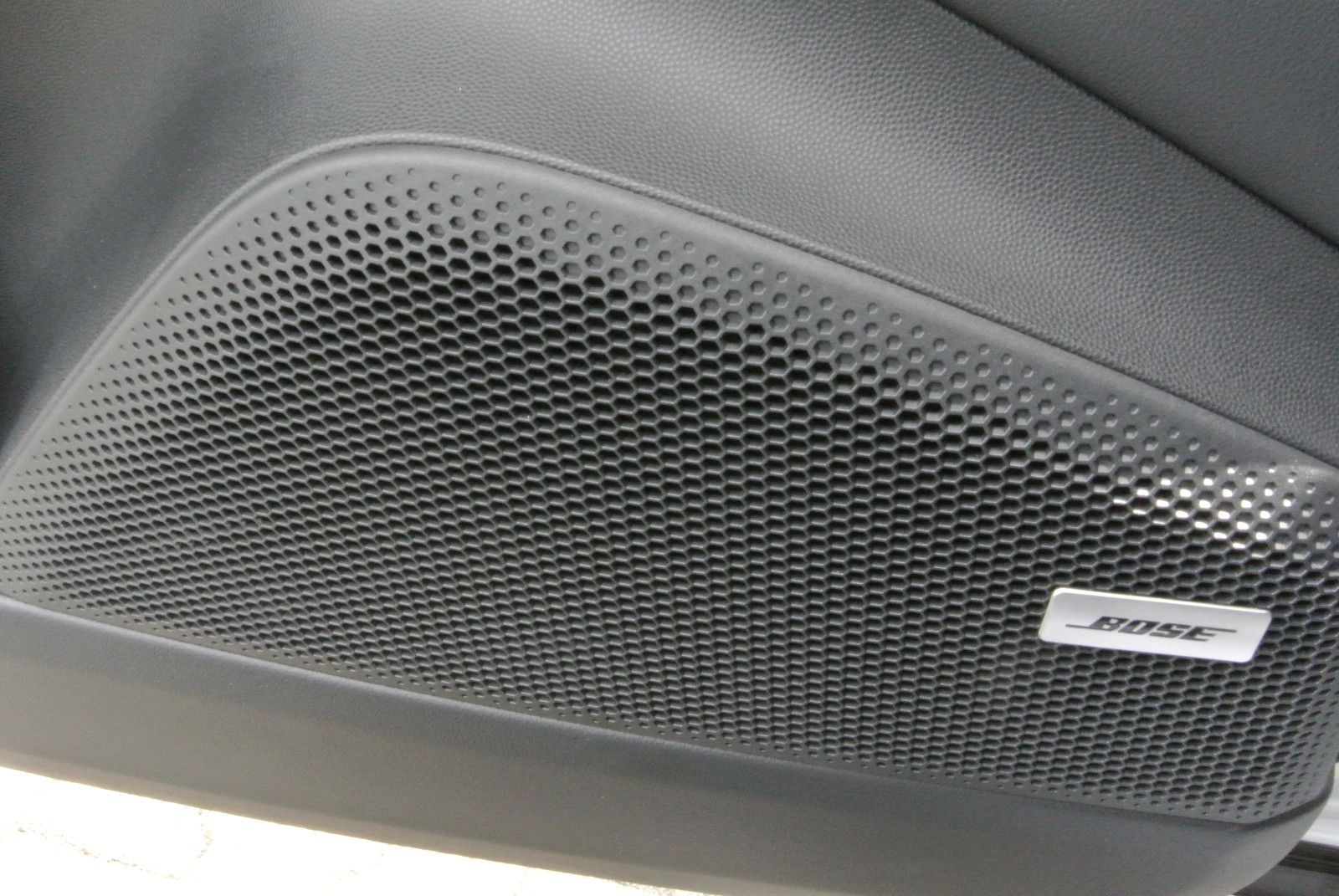 Porsche Macan E - Samsaru's Car Outlet