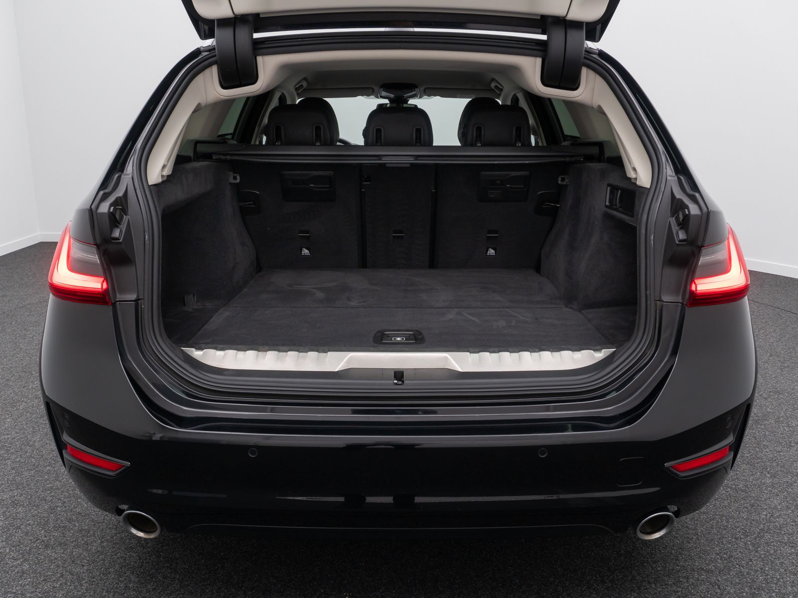 BMW 330e Sport Line - Samsaru's Car Outlet