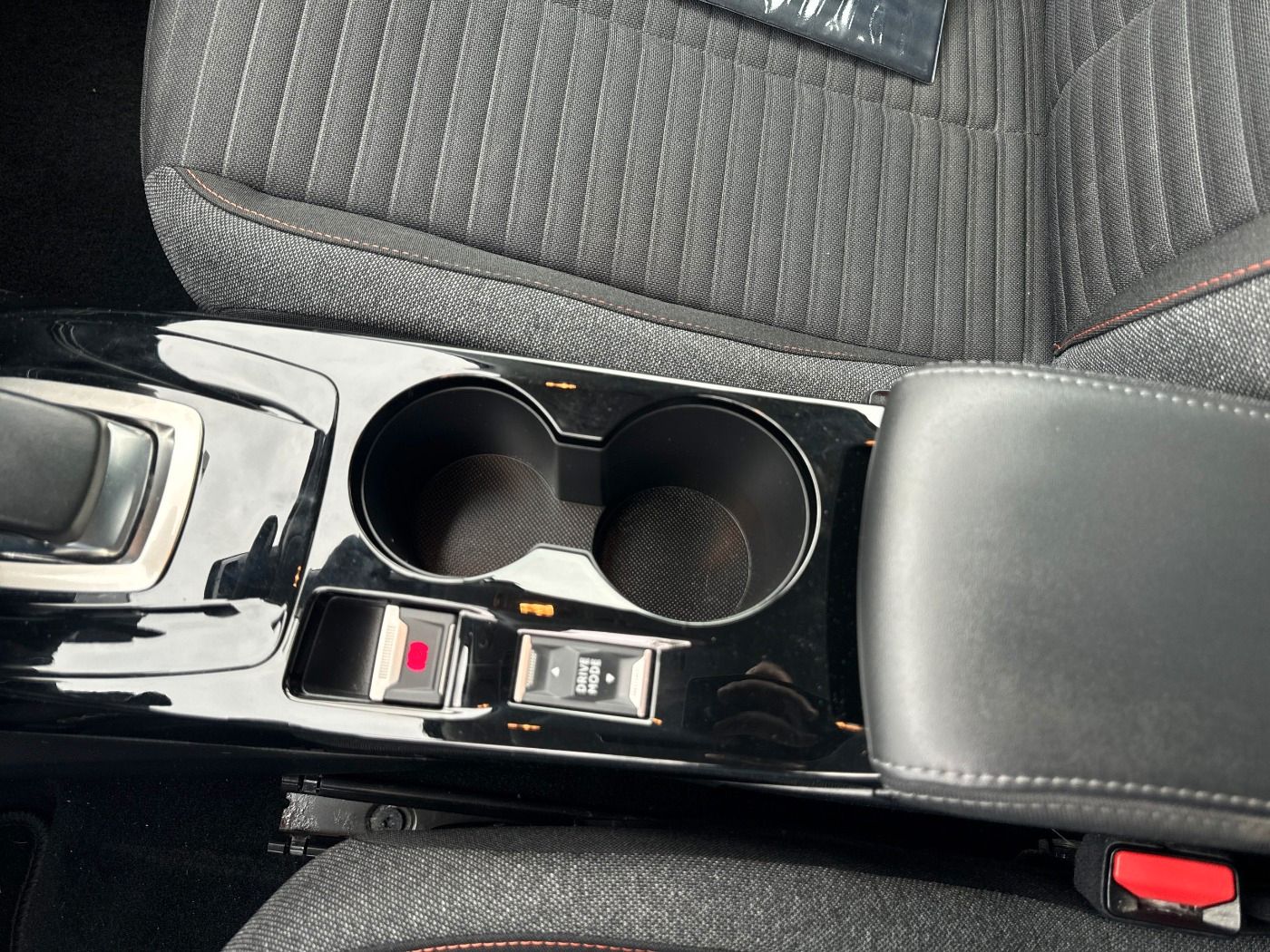 Peugeot 2008 e- Active Pack - Samsaru's Car Outlet