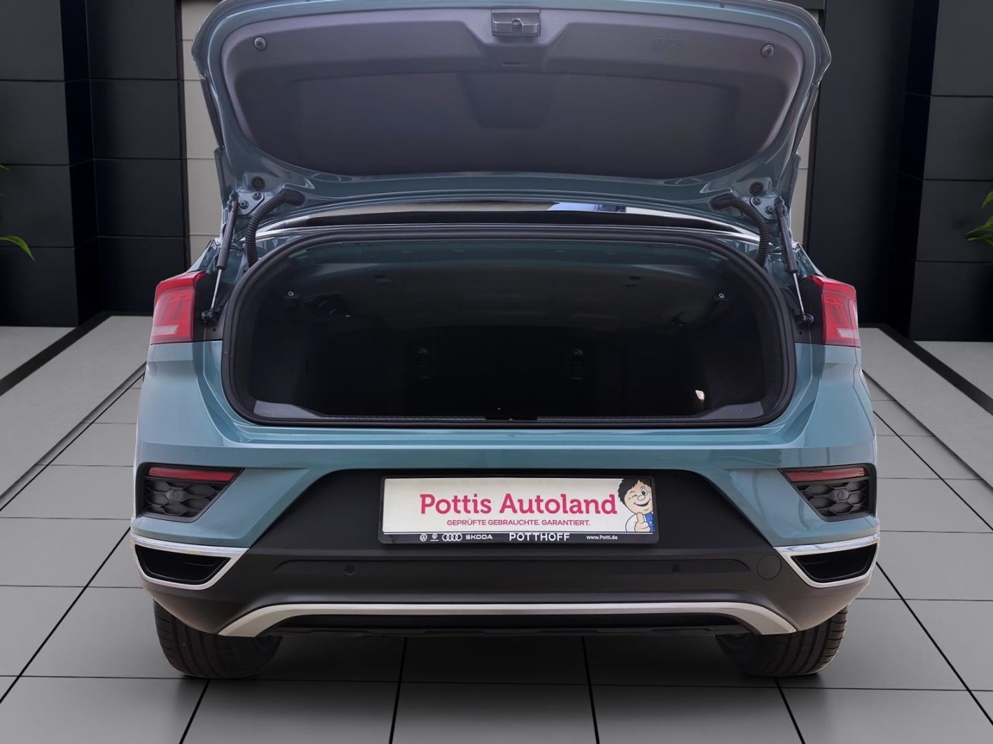 Volkswagen T-Roc Cabrio 1.0 TSI STYLE - Samsaru's Car Outlet