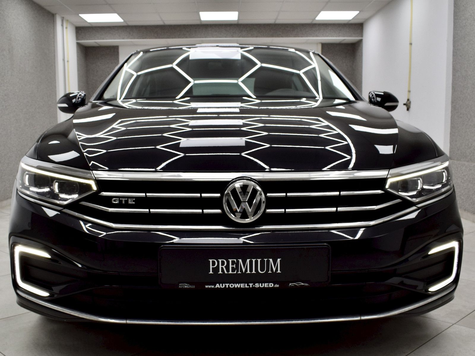 Volkswagen Passat GTE 1.4 Limousine - Samsaru's Car Outlet