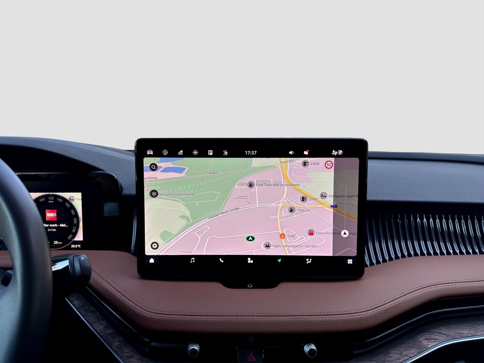 Skoda Superb 4x4 L&K*STHZ*AHK*360*ACC*HUD*LEDER*CANTON