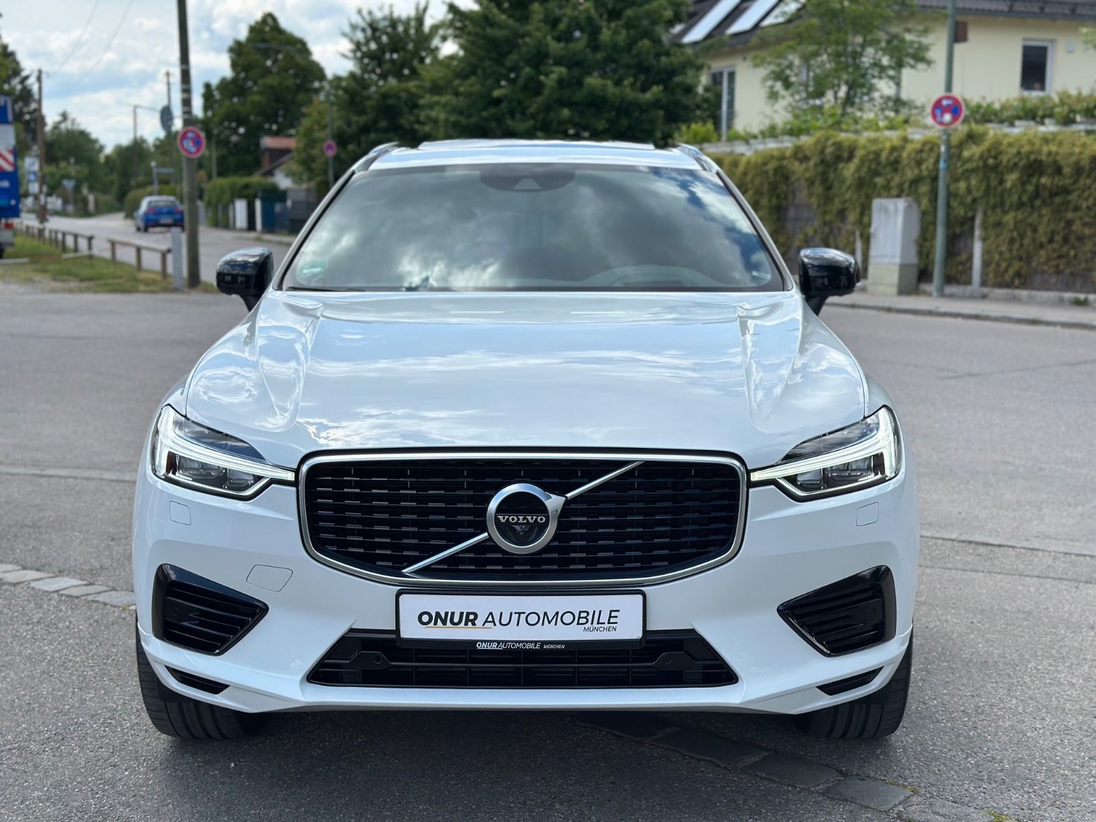 Volvo XC60 R Design T8 AWD Navi Pano HuD ACC AHK Leder