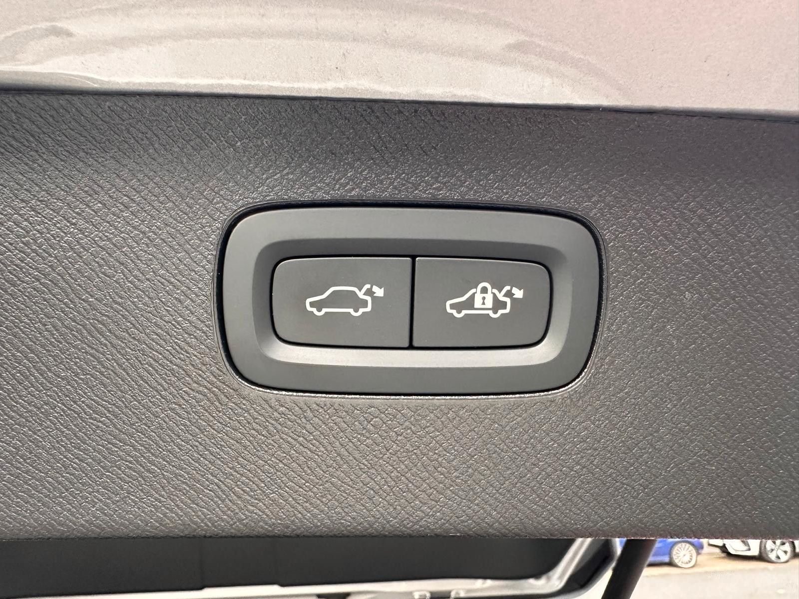 Volvo XC90 T8 AWD Plus Dark Facelift 7Sitzer,AHK,Pano