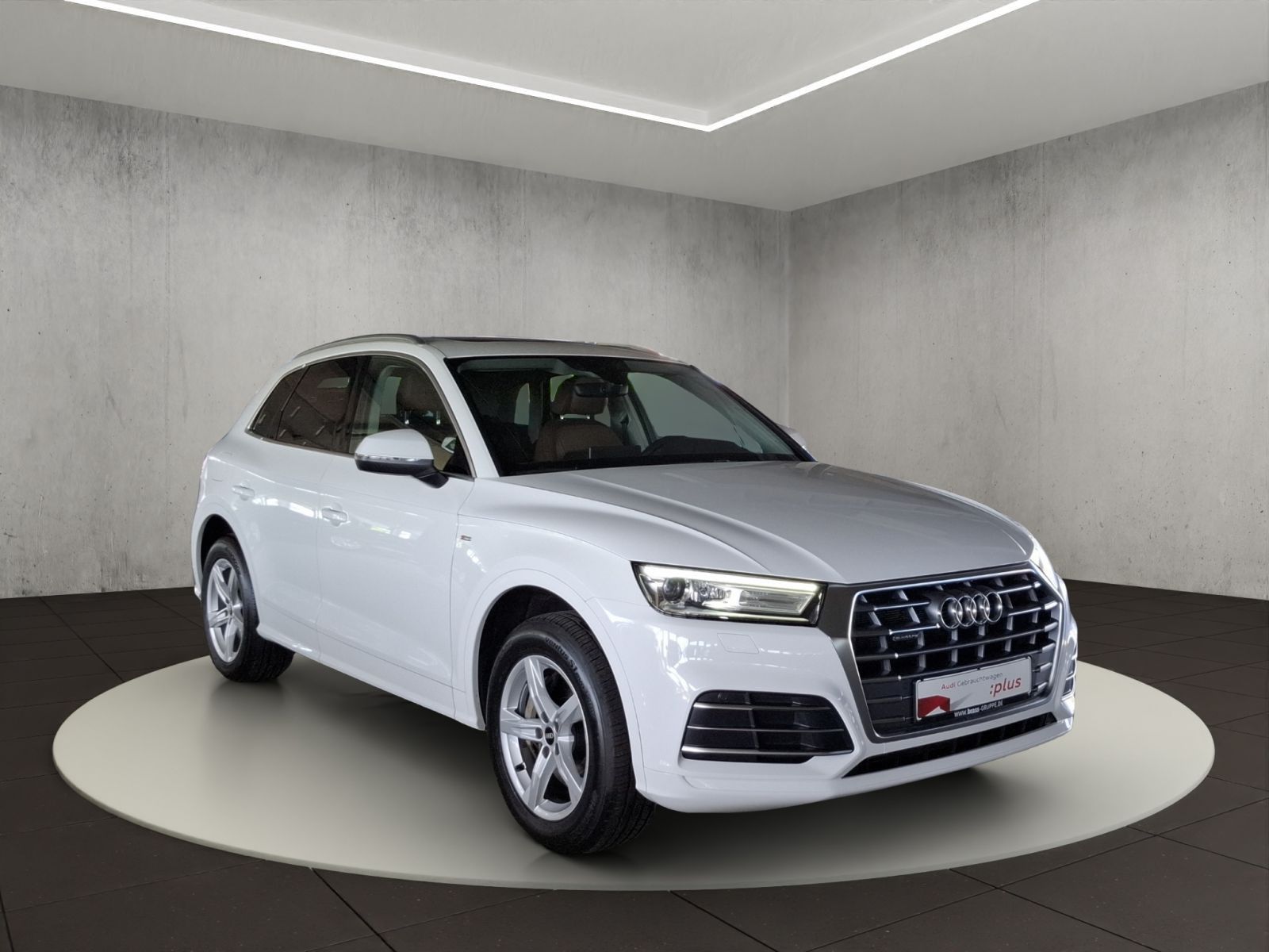 Audi Q5 TFSI e 50 e quattro S tronic - Samsaru's Car Outlet