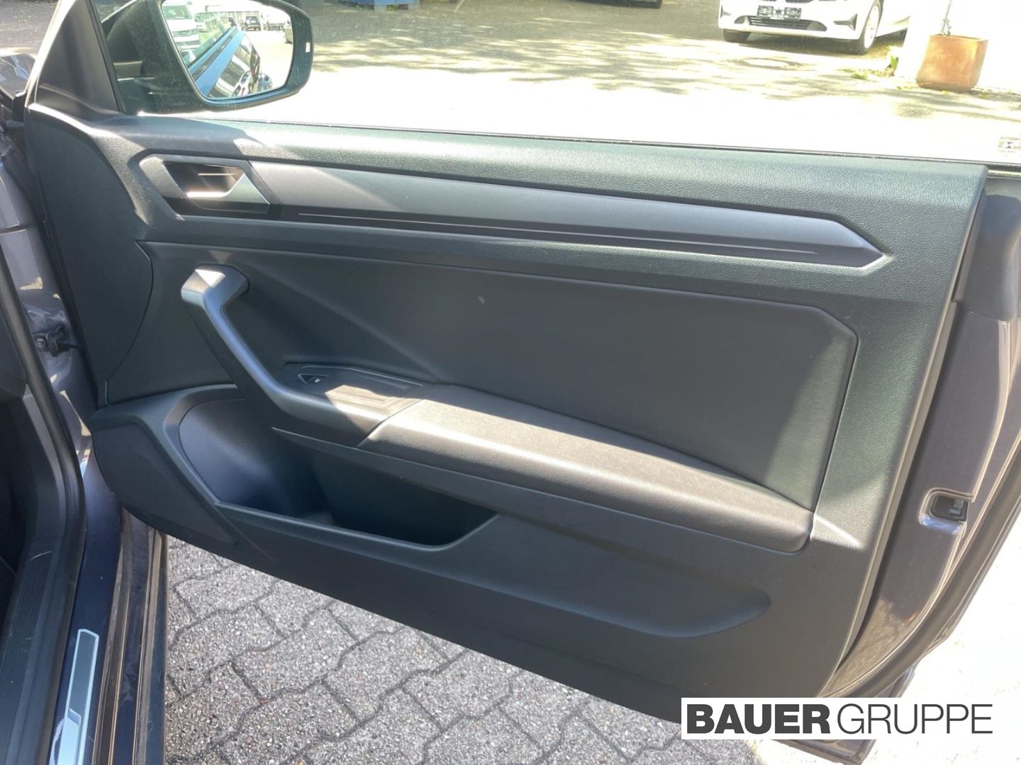 Volkswagen T-Roc R-Line 1.5 TSI - Samsaru's Car Outlet