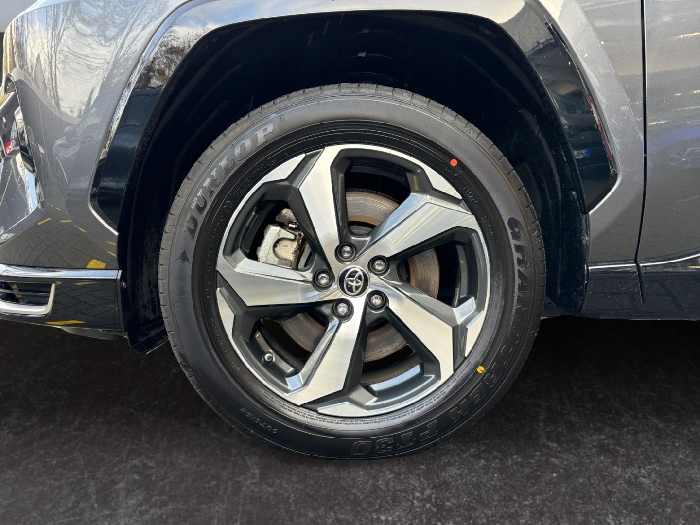 Toyota RAV 4 Plug-in-Hybrid 4x4 - Samsaru's Car Outlet