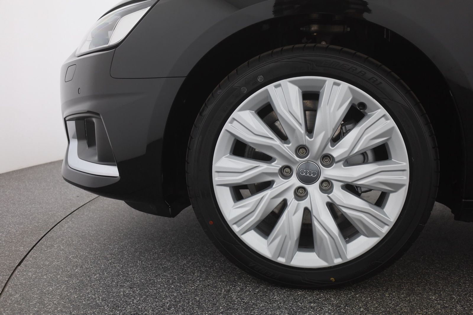 Audi A4 Avant 35 TFSI advanced - Samsaru's Car Outlet