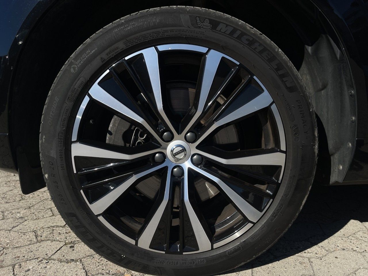 Volvo XC60 B5 Ultimate Dark AWD/AHK/Pano/Standhz/20Zo