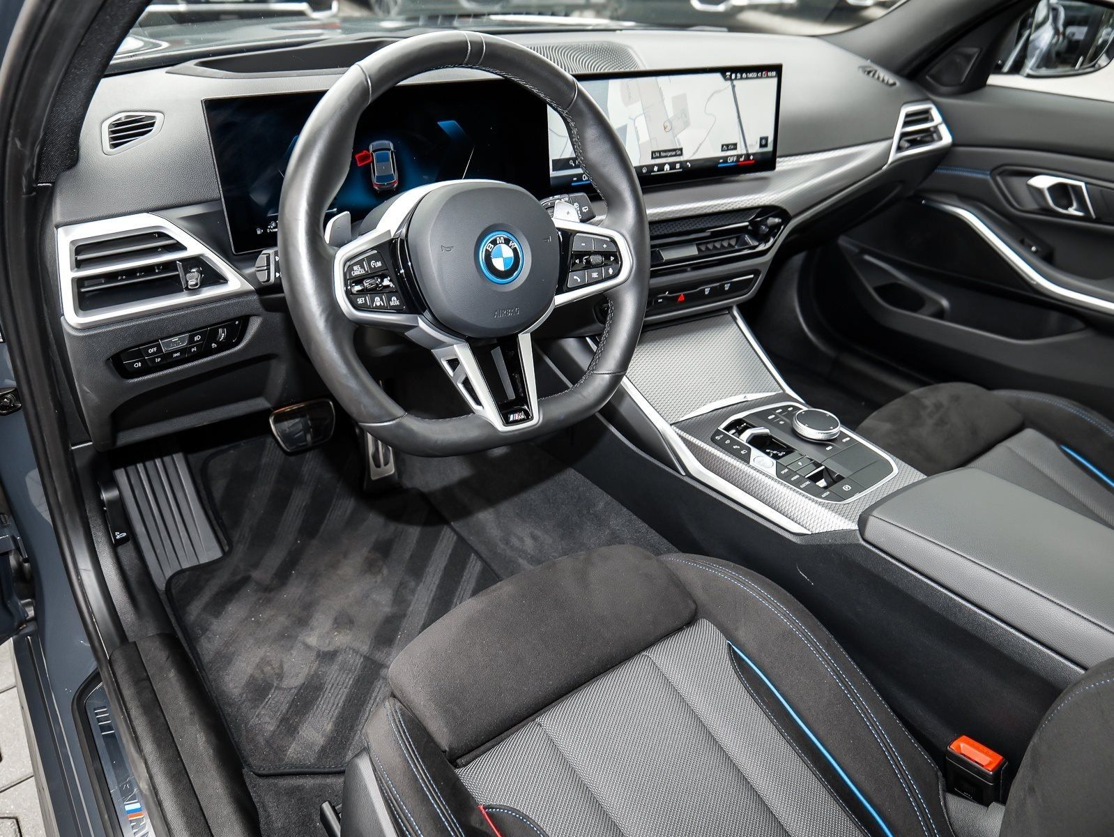 BMW 330e xDrive Touring M Sport HUD PANO ACC AHK LM