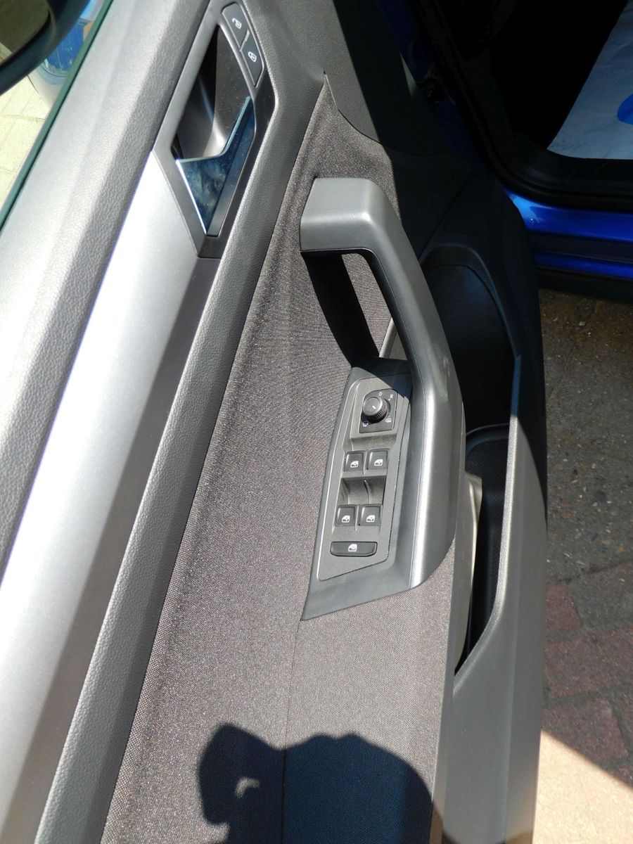 Volkswagen T-Roc Life DSG - Samsaru's Car Outlet