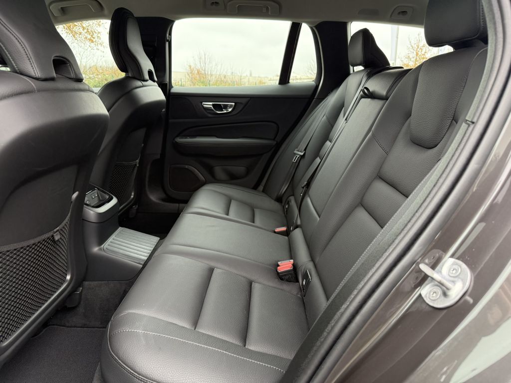 Volvo V60 T6 AWD Recharge Plus Dark