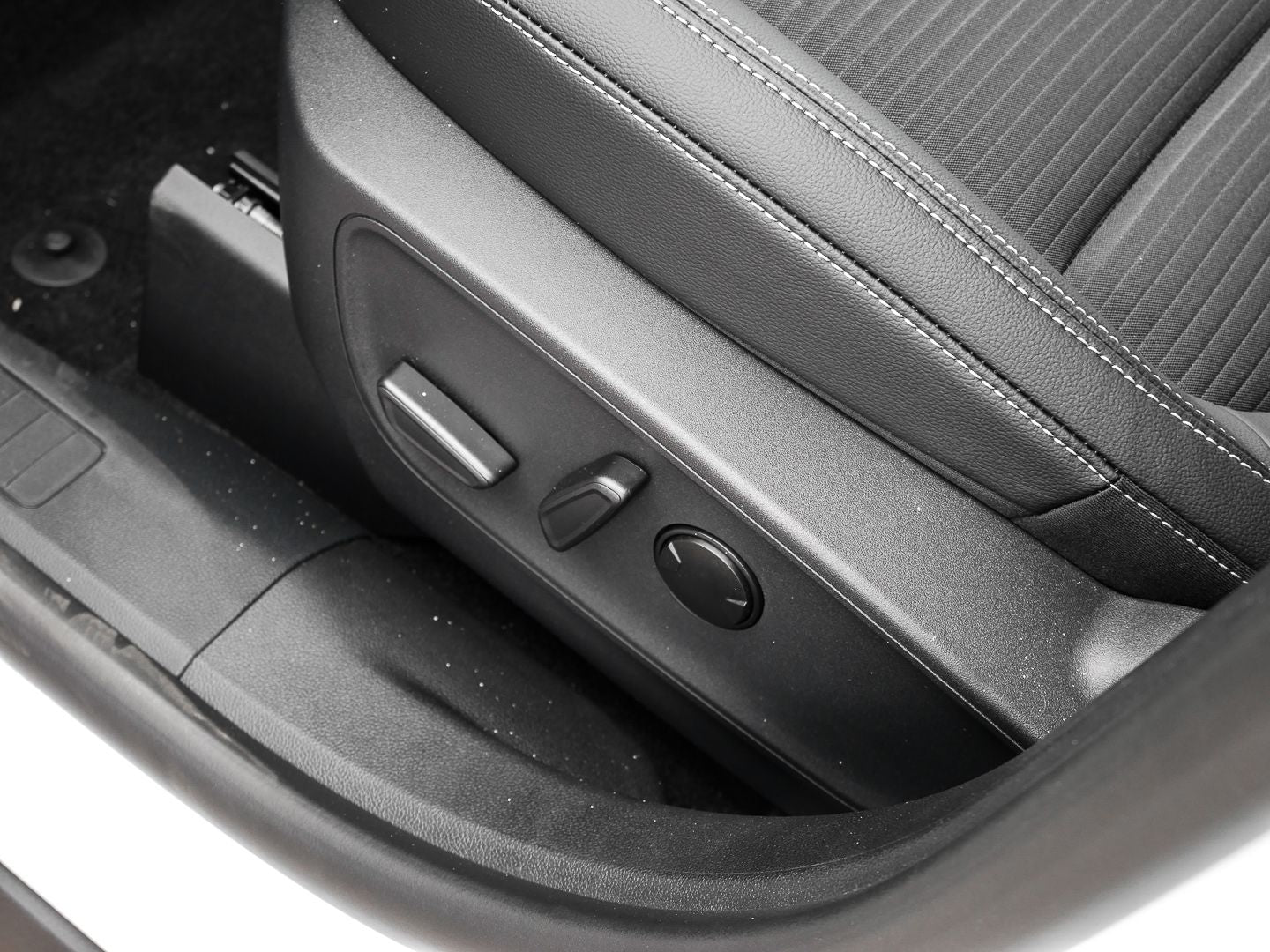 Ford Kuga Hybrid Titanium X FHEV 4x4 - Samsaru's Car Outlet