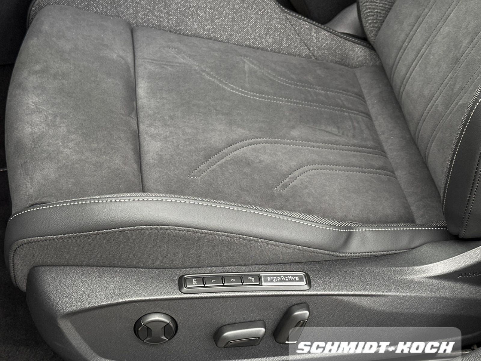 Volkswagen Golf VIII 1.5 eTSI Style DSG LED Matrix, Navi