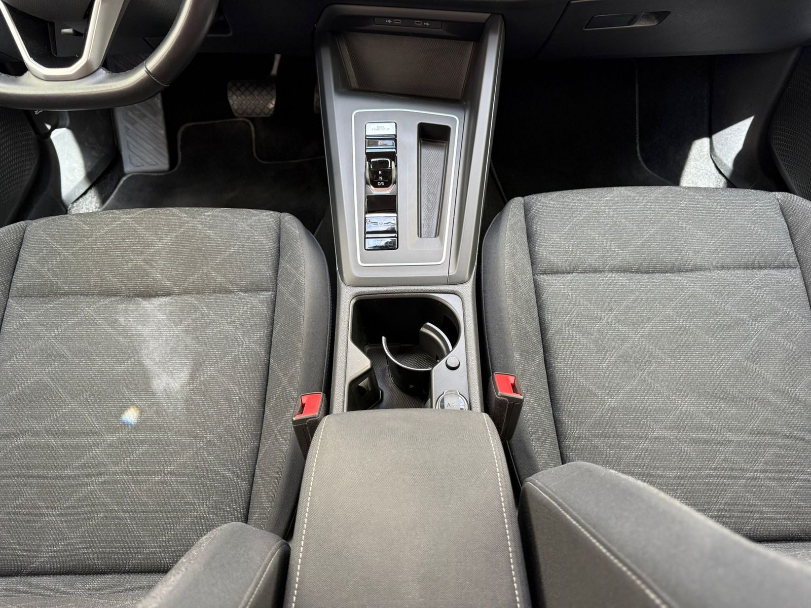 Volkswagen Golf VIII 2.0 TDI Life - Samsaru's Car Outlet