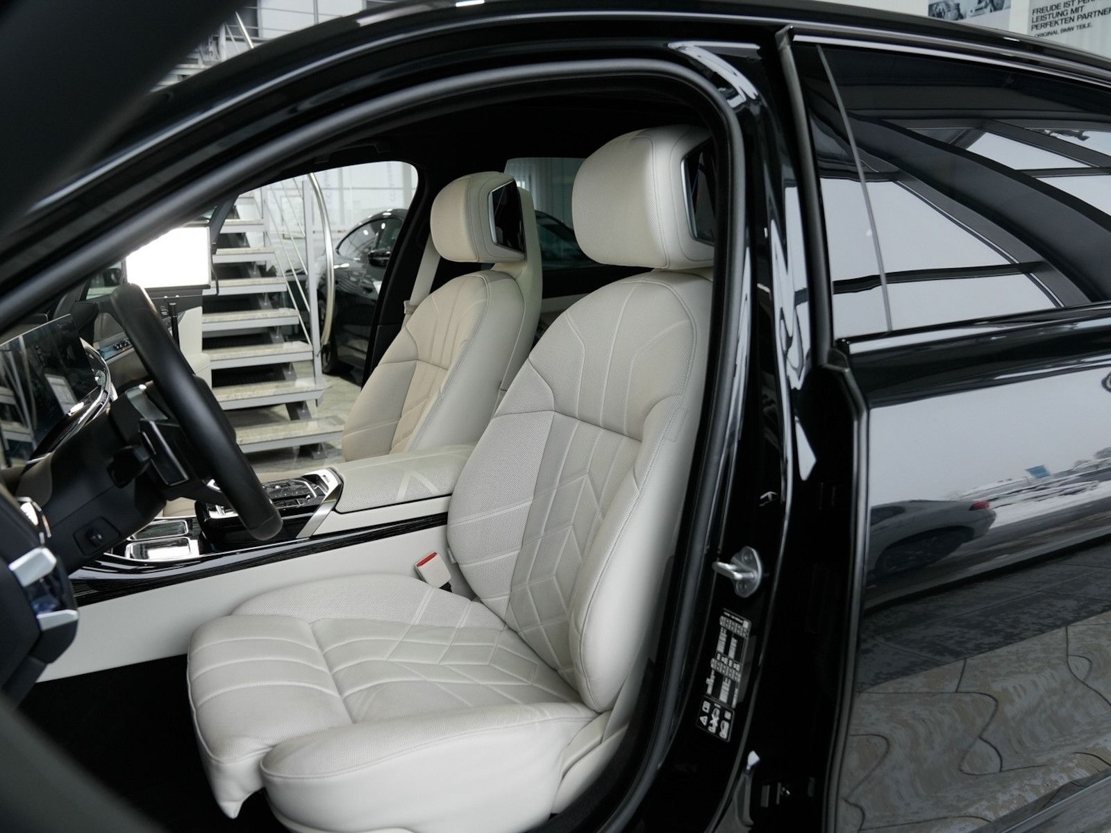 BMW 740d xDrive M SPORT PRO Sky-Lou. Autotür. FOND