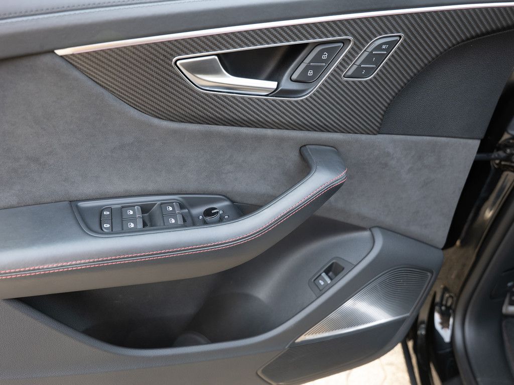 Audi RS Q8 quattro PANO AHK HUD 360° MATRIX-LED B&O
