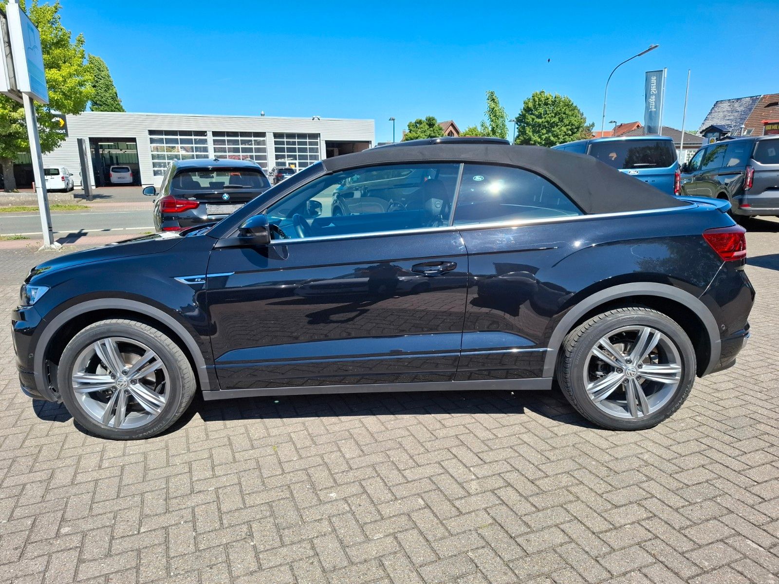 Volkswagen T-Roc R-Line - Samsaru's Car Outlet