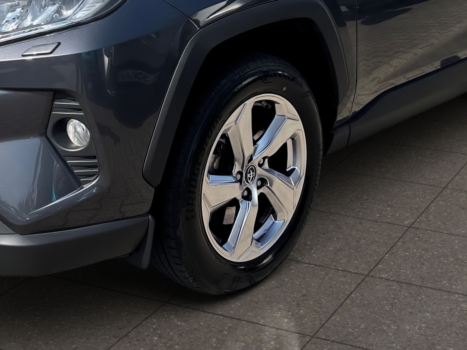 Toyota RAV4 2.5 - Samsaru's Car Outlet