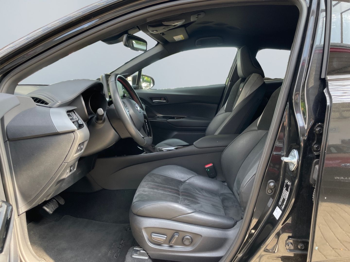 Toyota C-HR 2.0 Hybrid GR Sport - Samsaru's Car Outlet