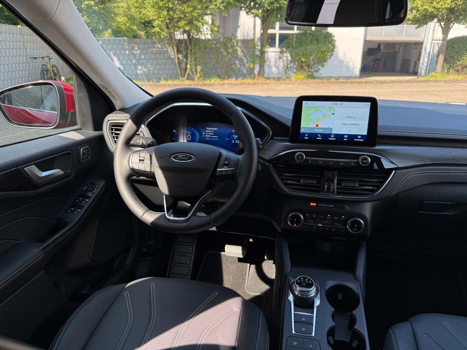 Ford Kuga Hybrid Vignale - Samsaru's Car Outlet