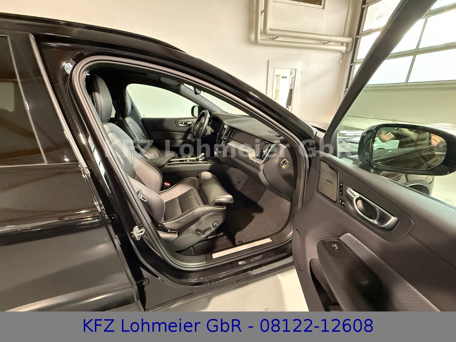 Volvo XC60 R Design Recharge Plug-In Hybrid AWD *Voll*