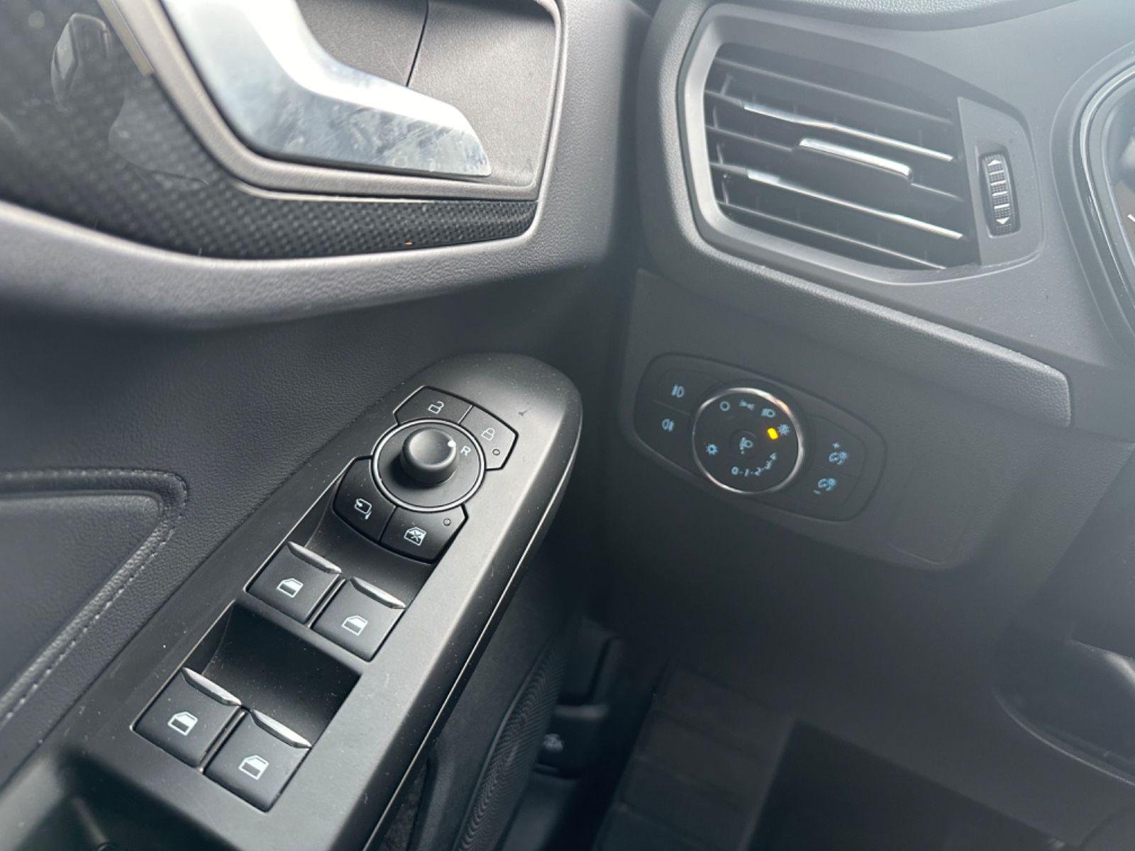 Ford Focus Lim. ST-Line Hybrid >SYNC4+KAMERA+BLIS+AHK