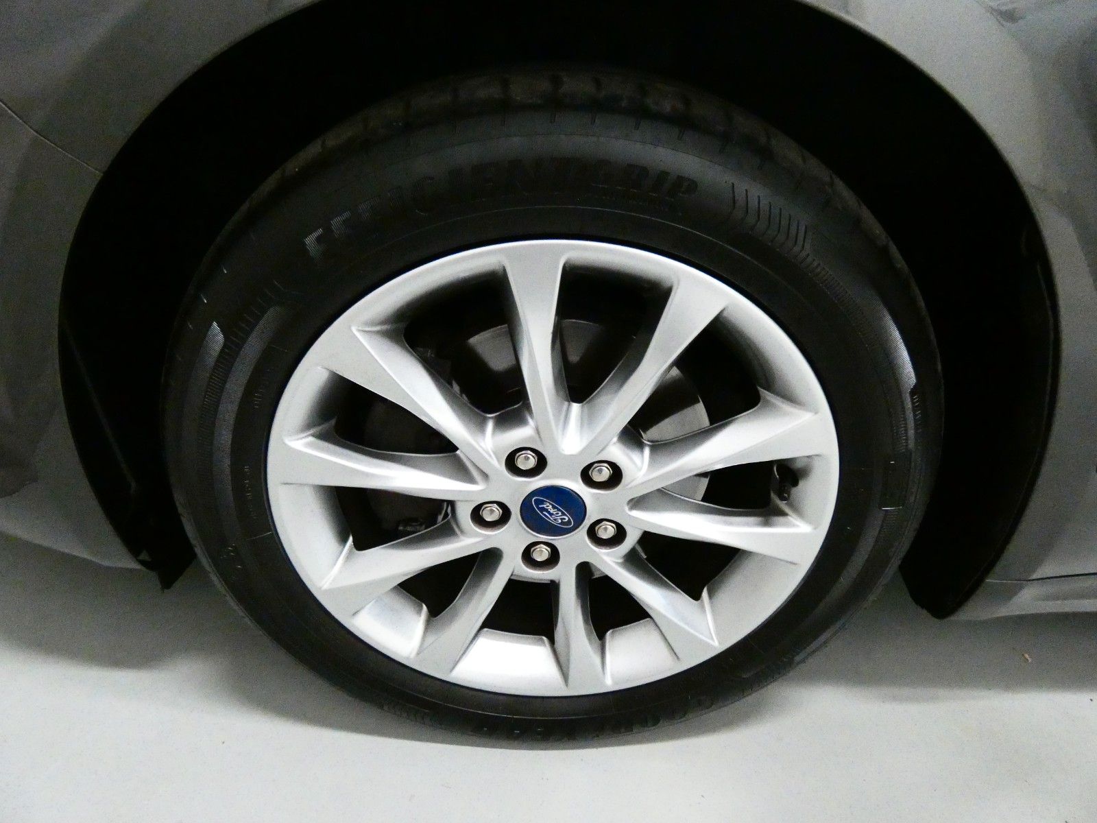 Ford Mondeo 2.0 Titanium - Samsaru's Car Outlet
