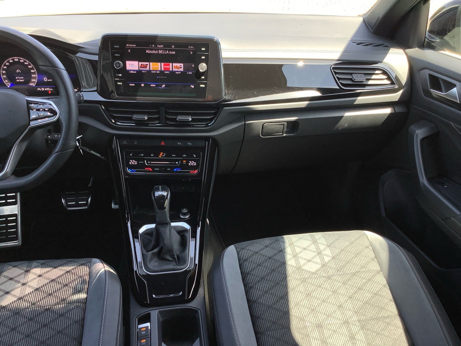 Volkswagen T-Roc 1.5 TSI DSG R-Line - Samsaru's Car Outlet