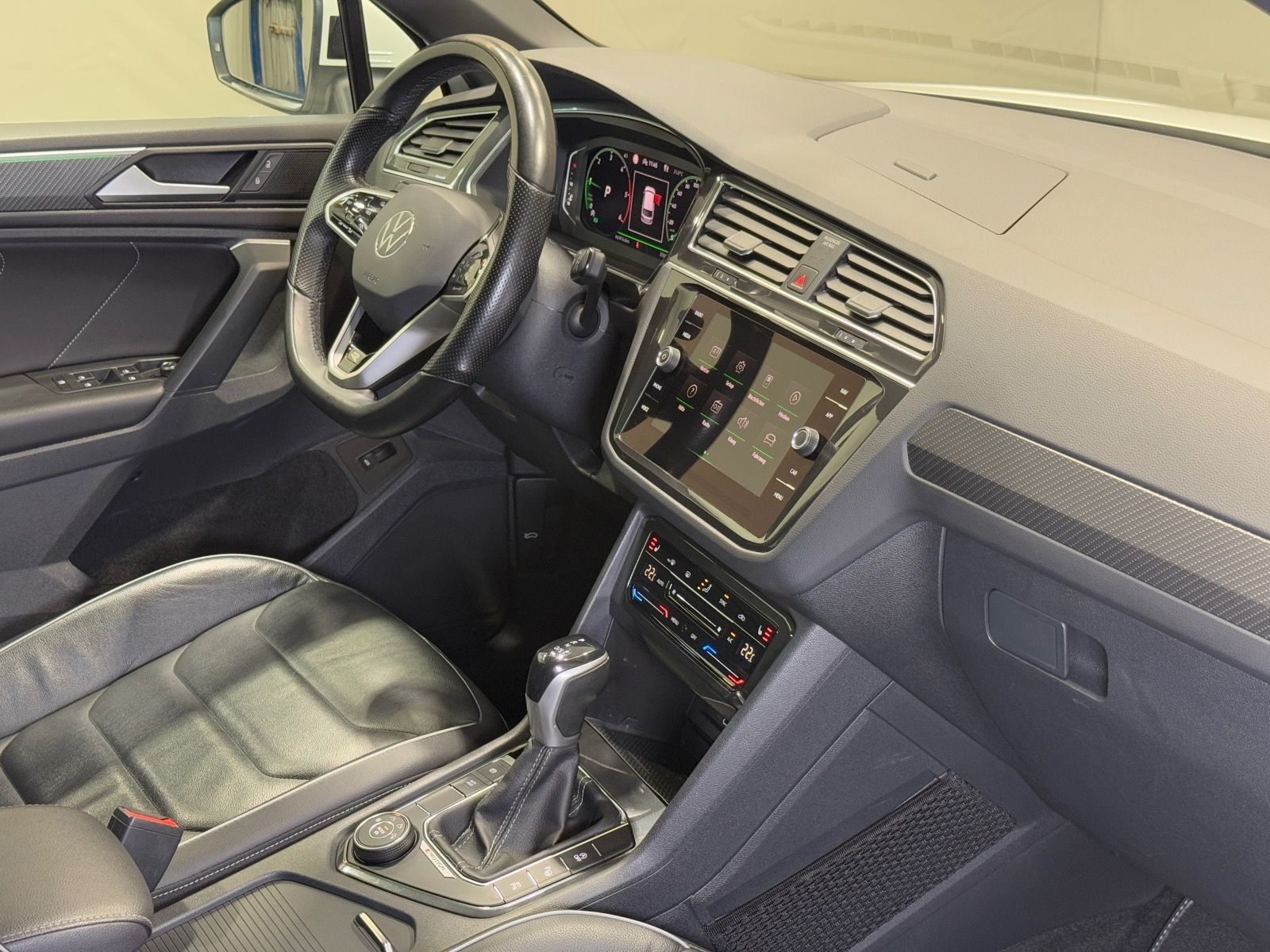 Volkswagen Tiguan R-Line 2.0 TDI DSG 4M - Samsaru's Car Outlet