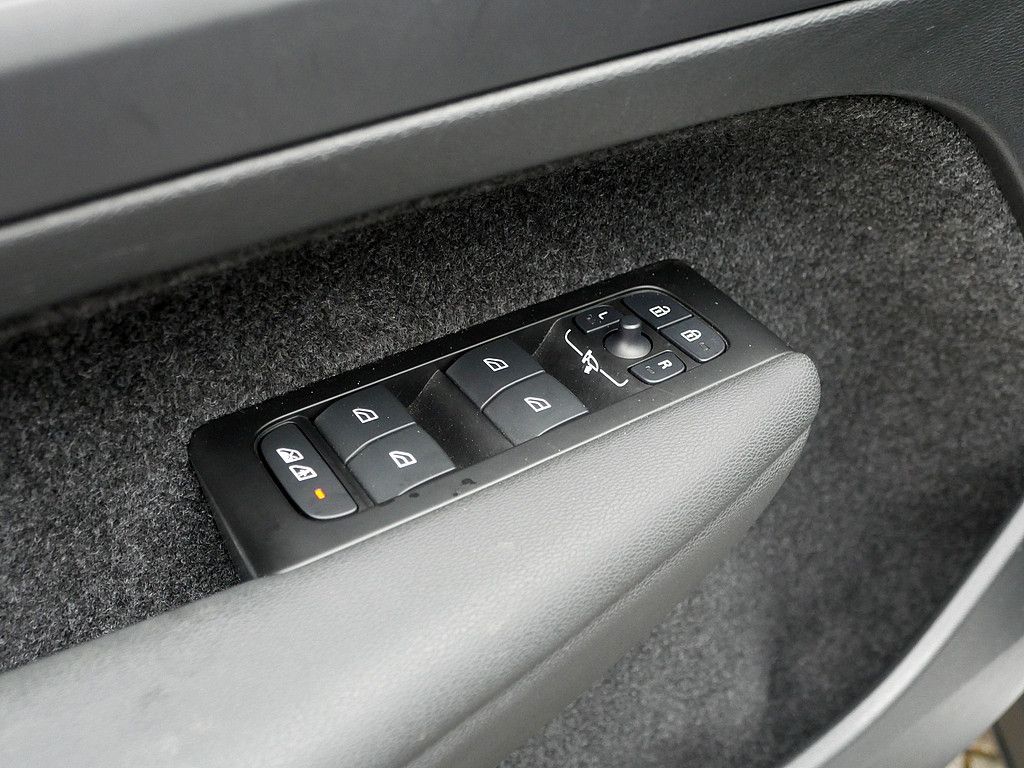 Volvo XC40 Plus Recharge Pure Electric AHK