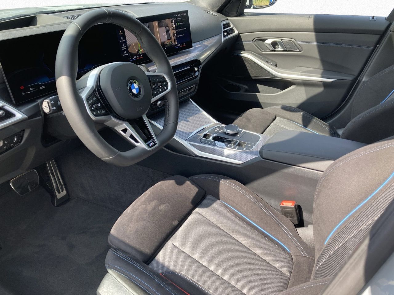 BMW 330i xDr T M Sport Pano,AHK,St+Go,360°,AdLED