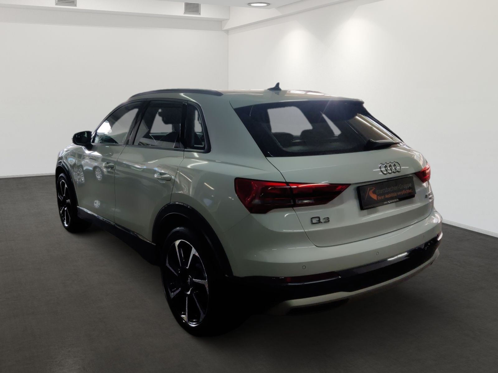 Audi Q3 45 TFSI quattro advanced - Samsaru's Car Outlet