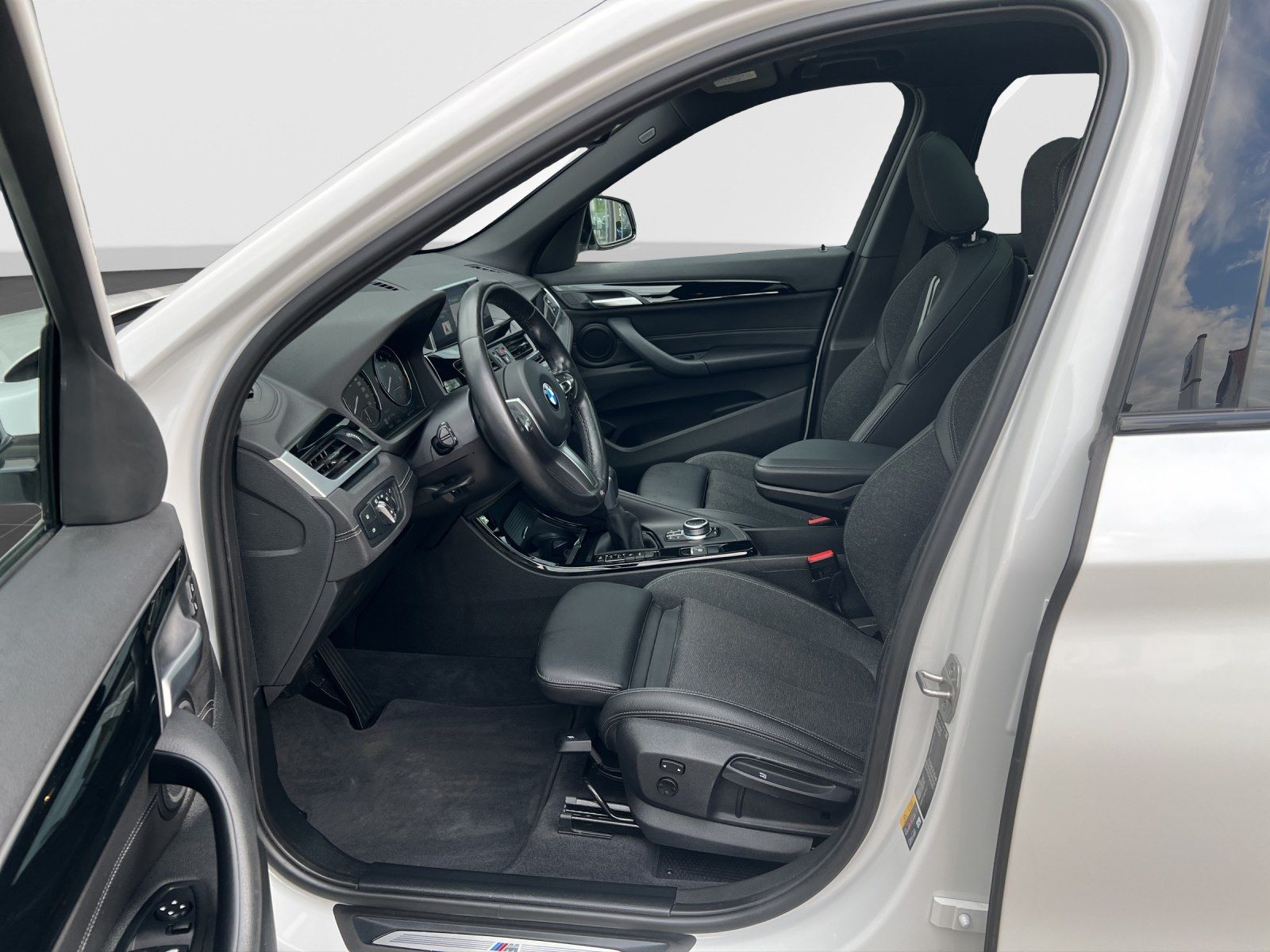 BMW X1 xDrive25e - Samsaru's Car Outlet
