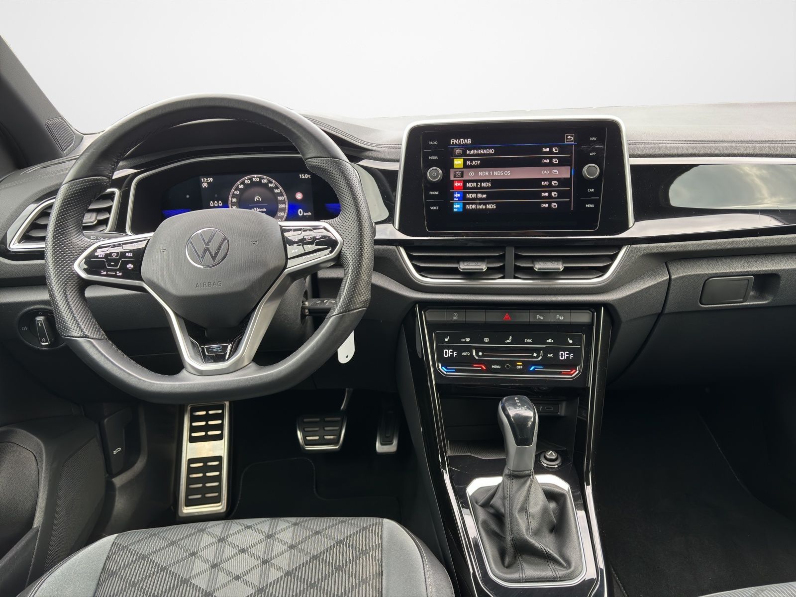 Volkswagen T-Roc 1.5 TSI DSG R-Line - Samsaru's Car Outlet