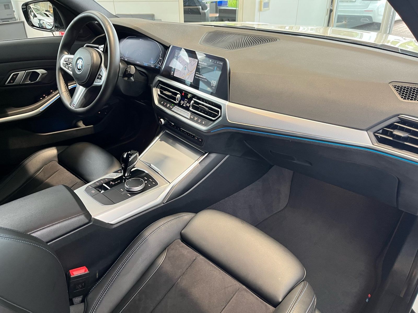 BMW 330e xDrive Touring M Sport AHK/HuD/Laser/HiFi/A