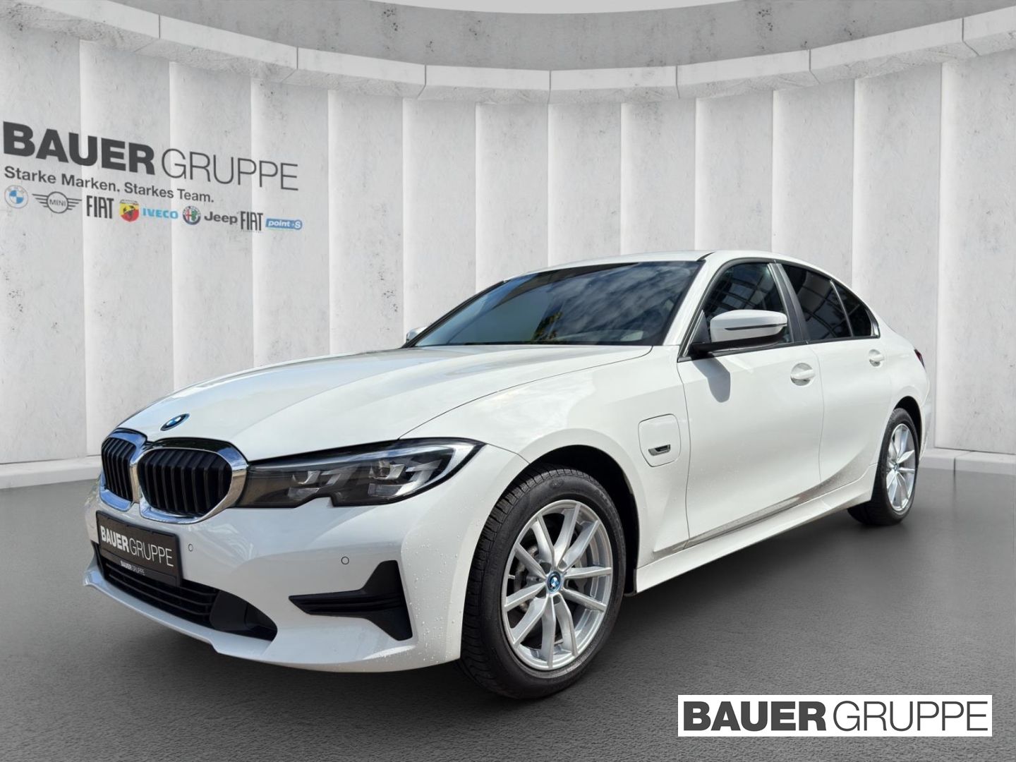 BMW 330 e xDrive Advantage - Samsaru's Car Outlet