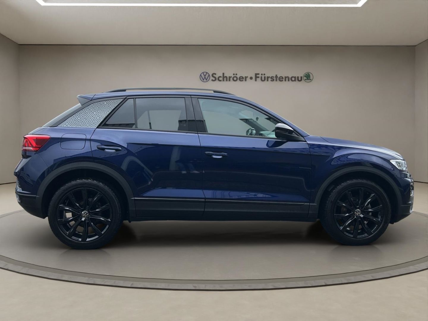 Volkswagen T-Roc Sport 1.5 TSI DSG - Samsaru's Car Outlet