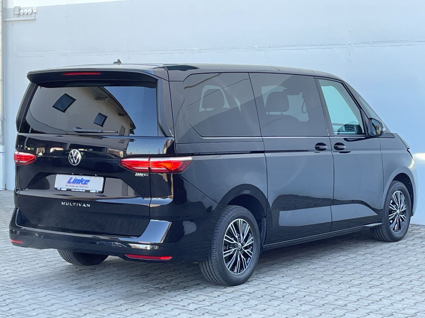 Volkswagen T7 Multivan 2.0 TDI DSG - Samsaru's Car Outlet