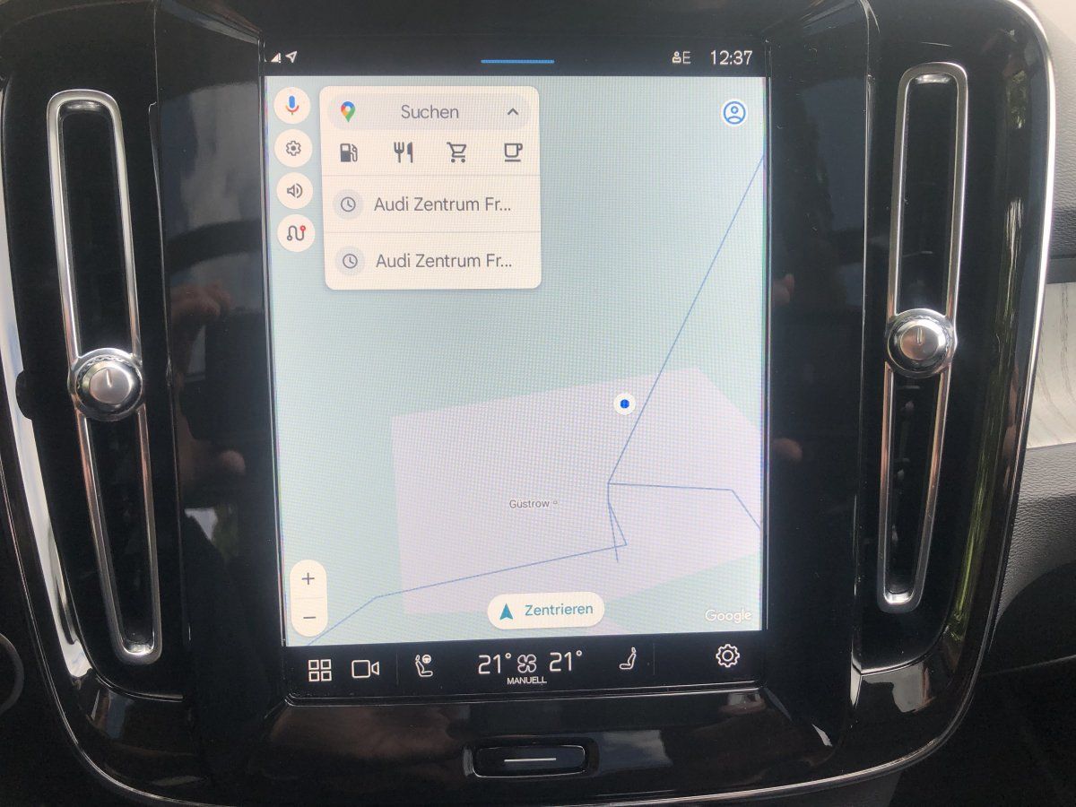 Volvo XC40 B4 Plus Dark - Samsaru's Car Outlet