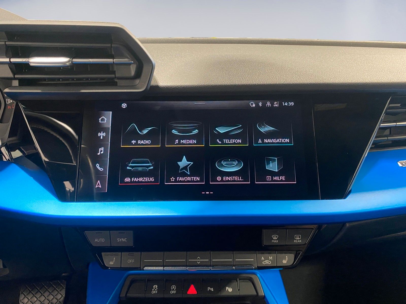 Audi A3 Limousine 35 TFSI S line S-Tron LED AHK Kamer