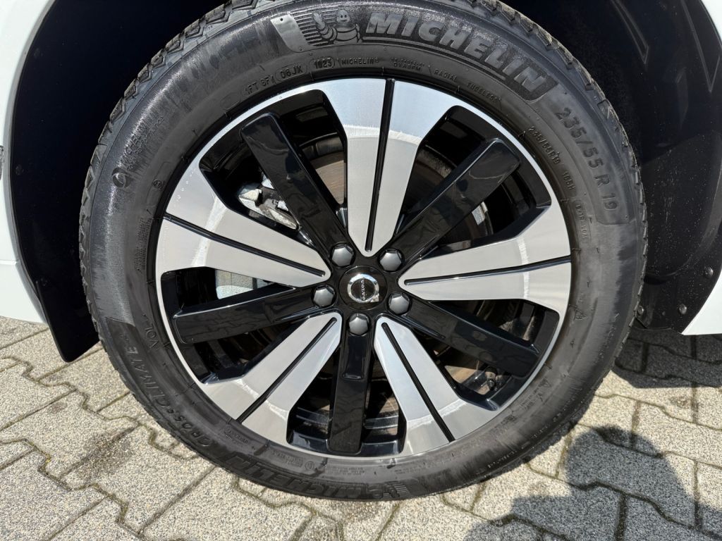 Volvo XC60 T8 AWD Recharge Plus Dark - Samsaru's Car Outlet