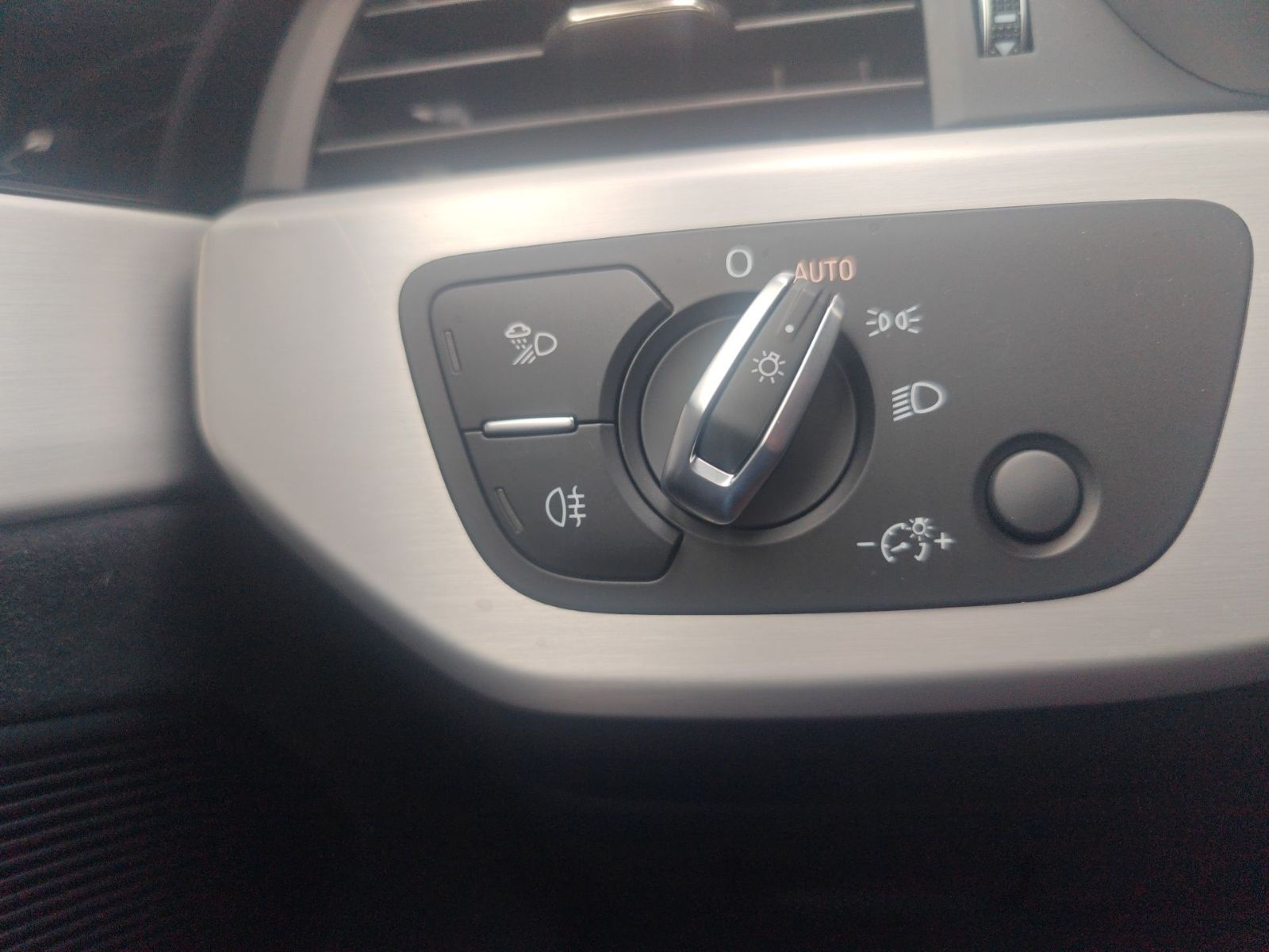 Audi A4 Avant 35 TDI S line - Samsaru's Car Outlet