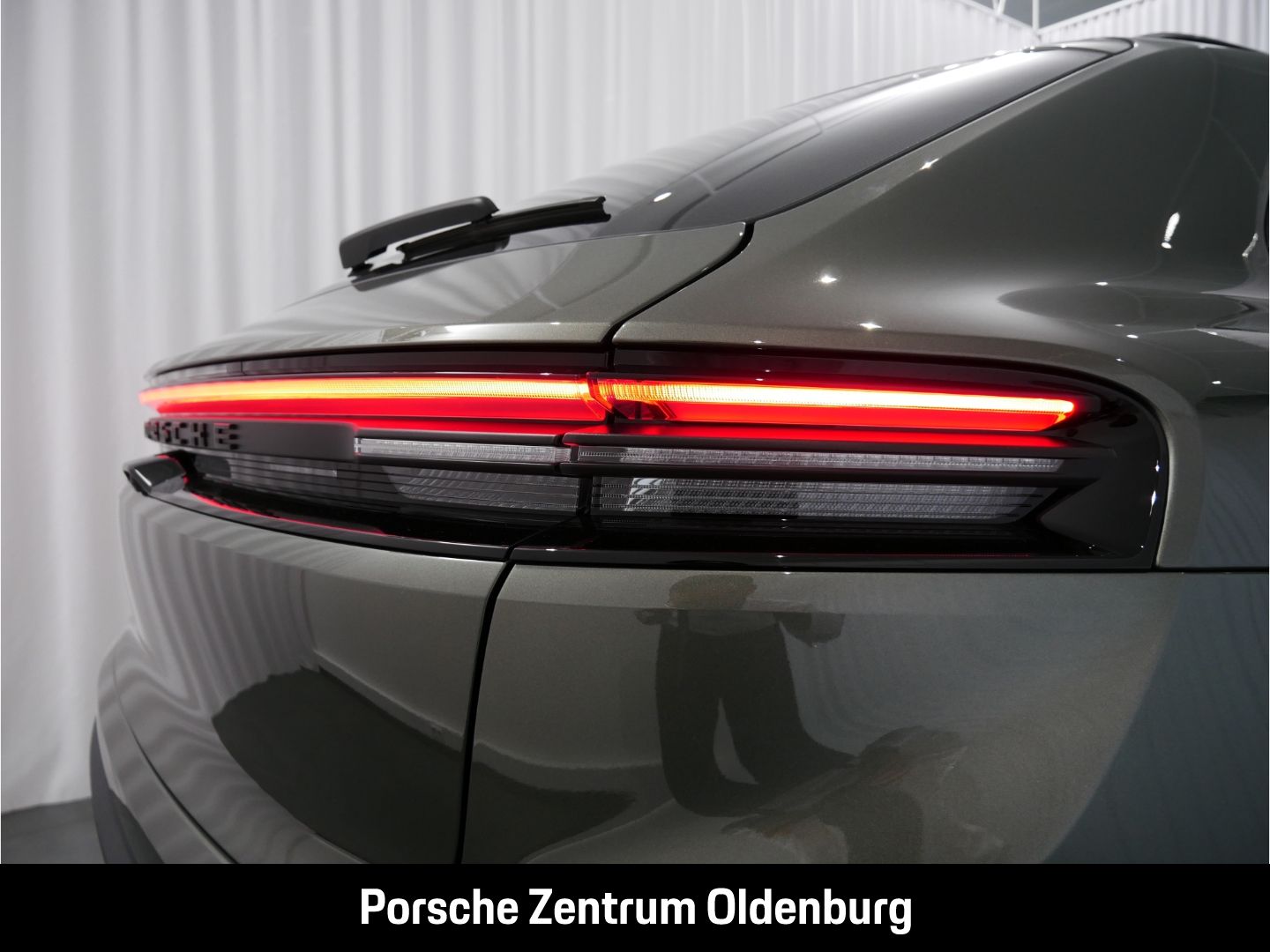 Porsche Macan Electric 4 Luftfed AHK BOSE Pano Matrix LE
