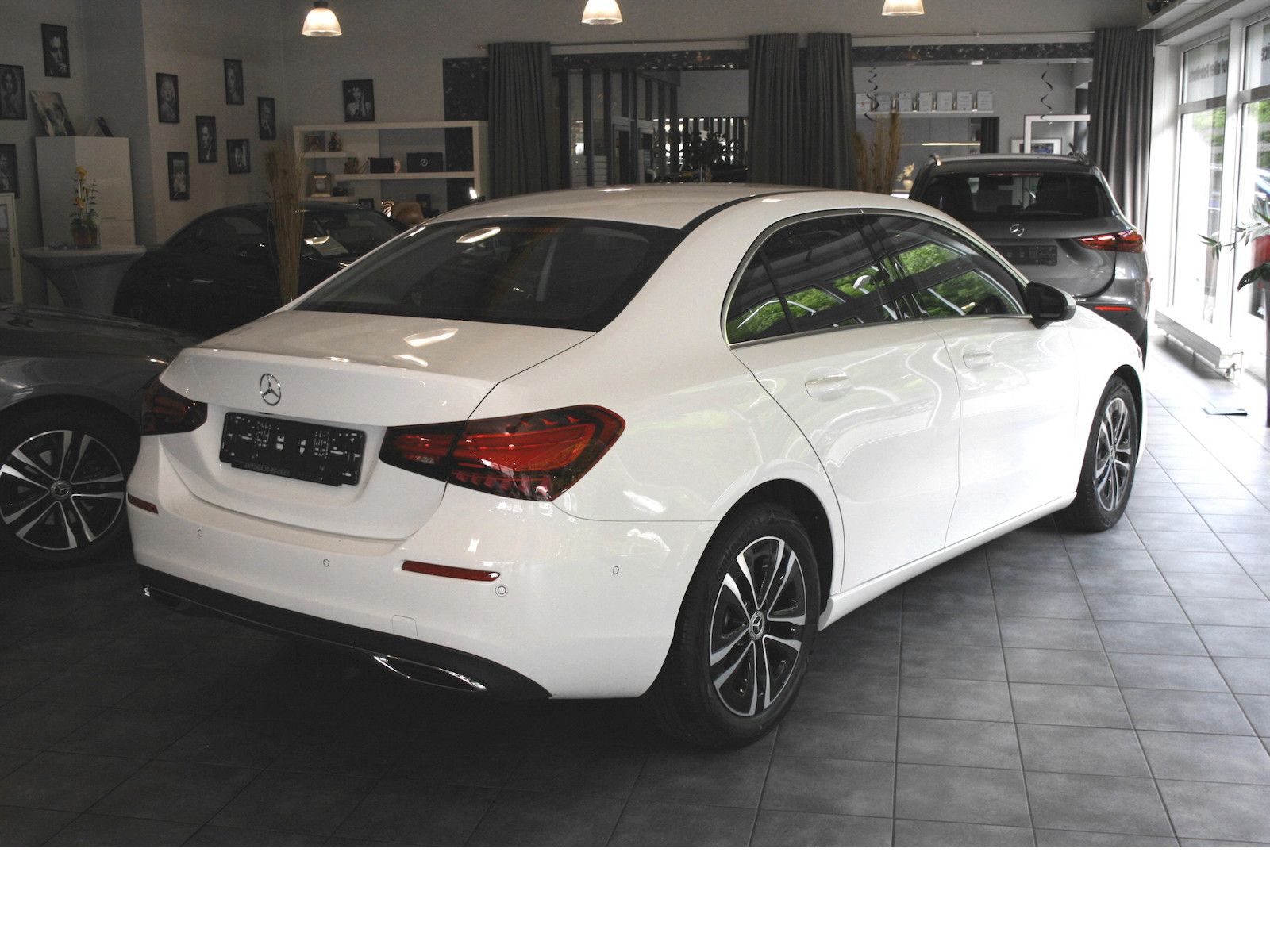 Mercedes-Benz A 180 Progres - Samsaru's Car Outlet