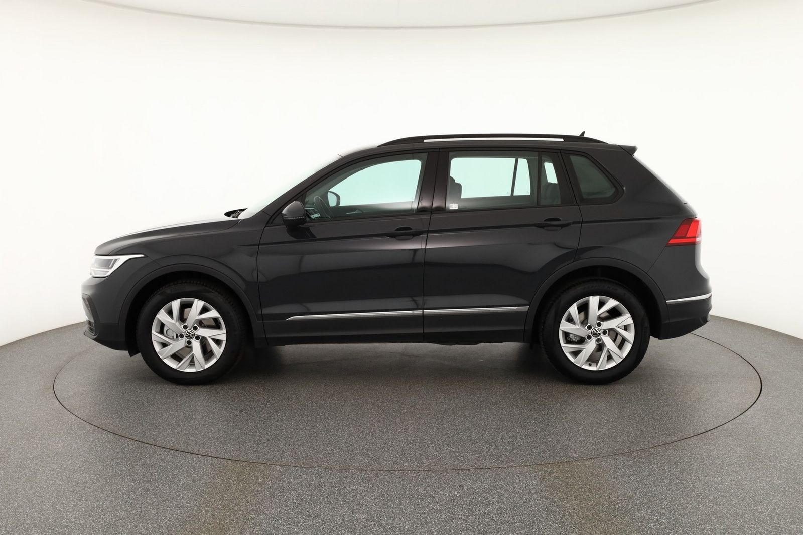 Volkswagen Tiguan 2.0 TSI 4Motion Life - Samsaru's Car Outlet