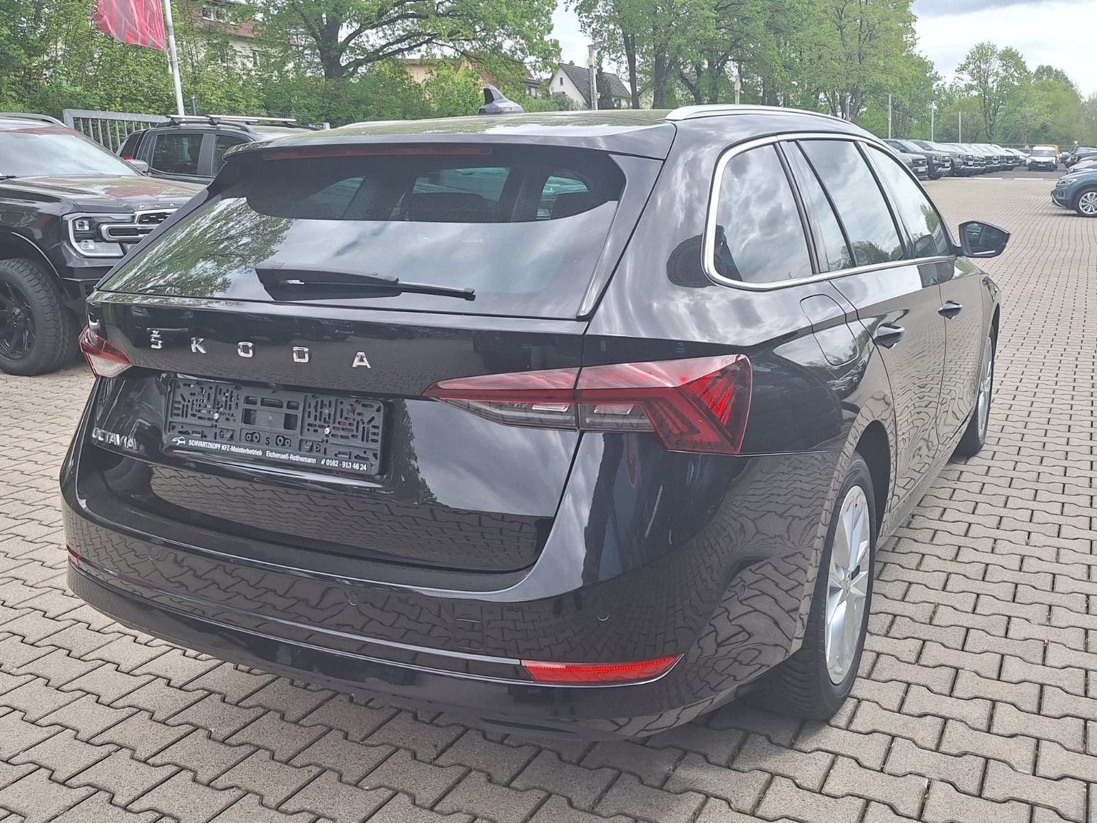 Skoda Octavia 2.0TDI DSG Combi - Samsaru's Car Outlet