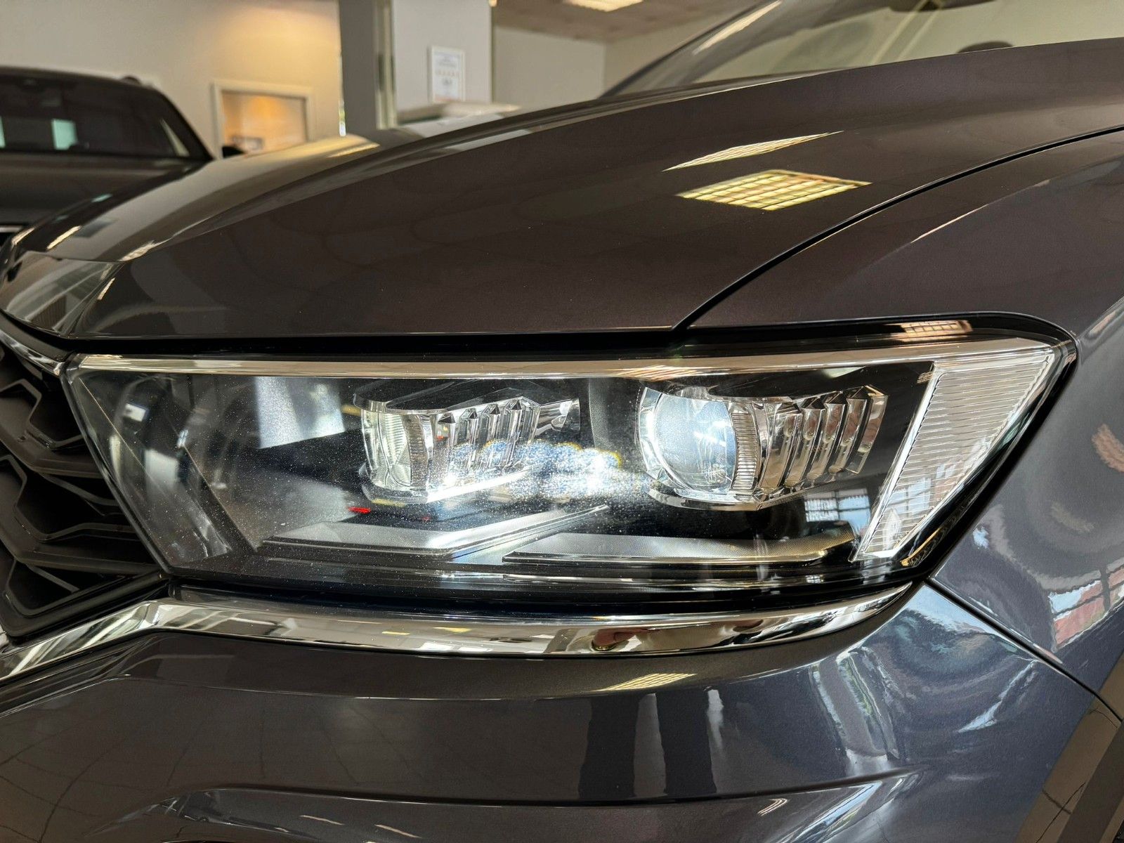 Volkswagen T-Roc R-Line - Samsaru's Car Outlet